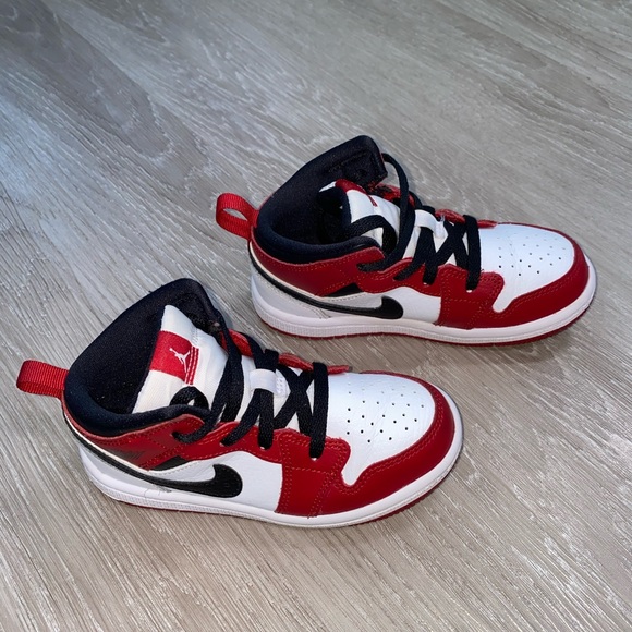 Air Jordan mids 1 PS Chicago kids sz 9c - Picture 2 of 8